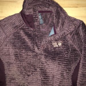 Mountain hardware pull over